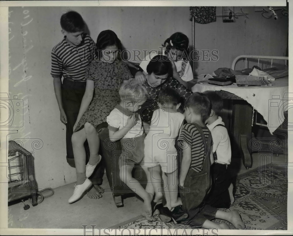 1940 Press Photo Pres.Roosevelt legalizing residence of Veterans Wife