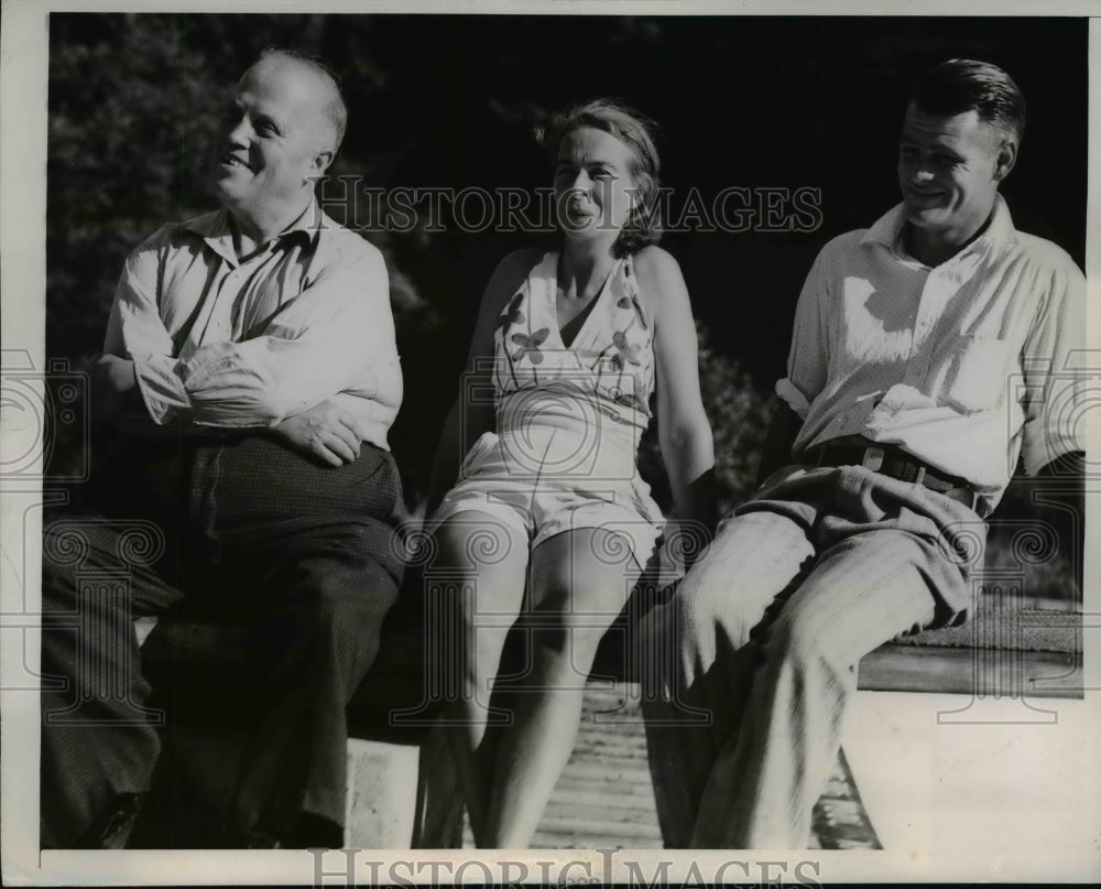 1939 Press Photo Dr. Louis Clark, Mr and Mrs James Curl of American Sunbathers