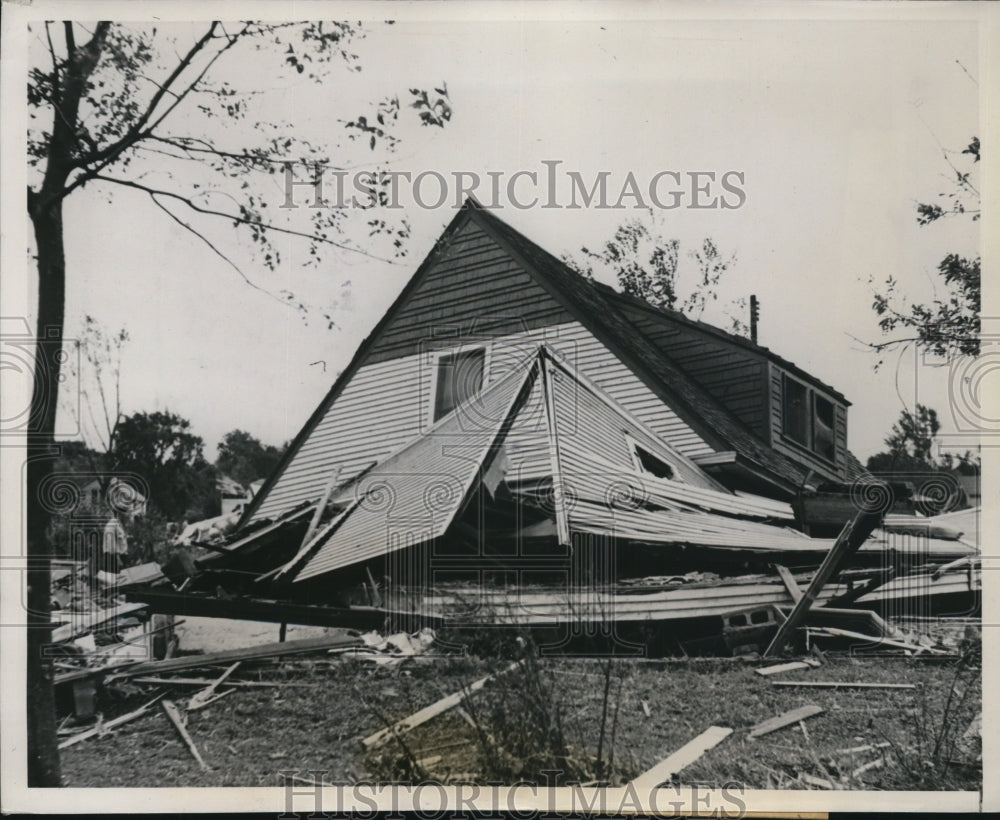 1939 Press Photo Tornado Wreckage in South Comstock, Michigan - ney11566