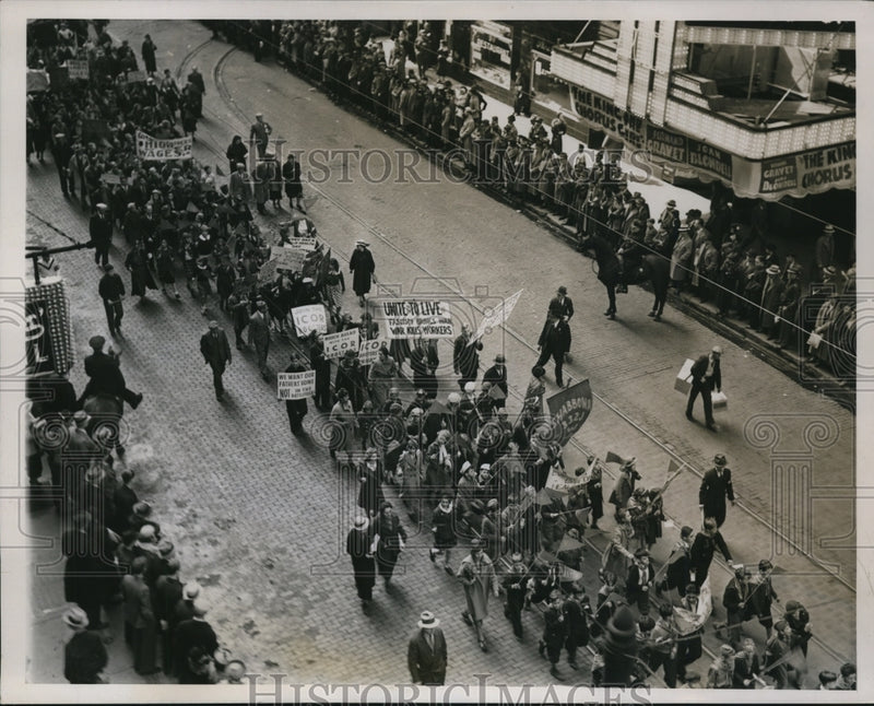 Load image into Gallery viewer, 1937 Press Photo Part of the United Labor May Day Parade at Randolph St.Chicago
