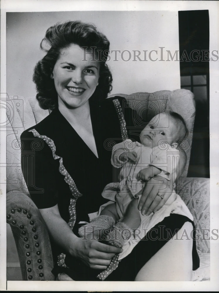 1944 Press Photo Mrs. James McClure of Chevy Chase, MD Wins Sweetheart Contest