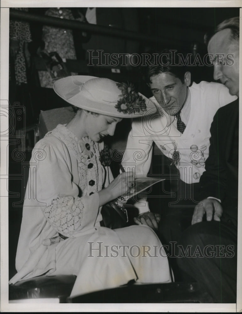 Load image into Gallery viewer, 1936 Press Photo Peggy Ann Landon Signing Autographs at GOP Convention
