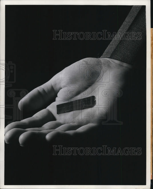 Press Photo Tiny Weighing Instrument by Dr. Earl A. Gulbransen - ney12079