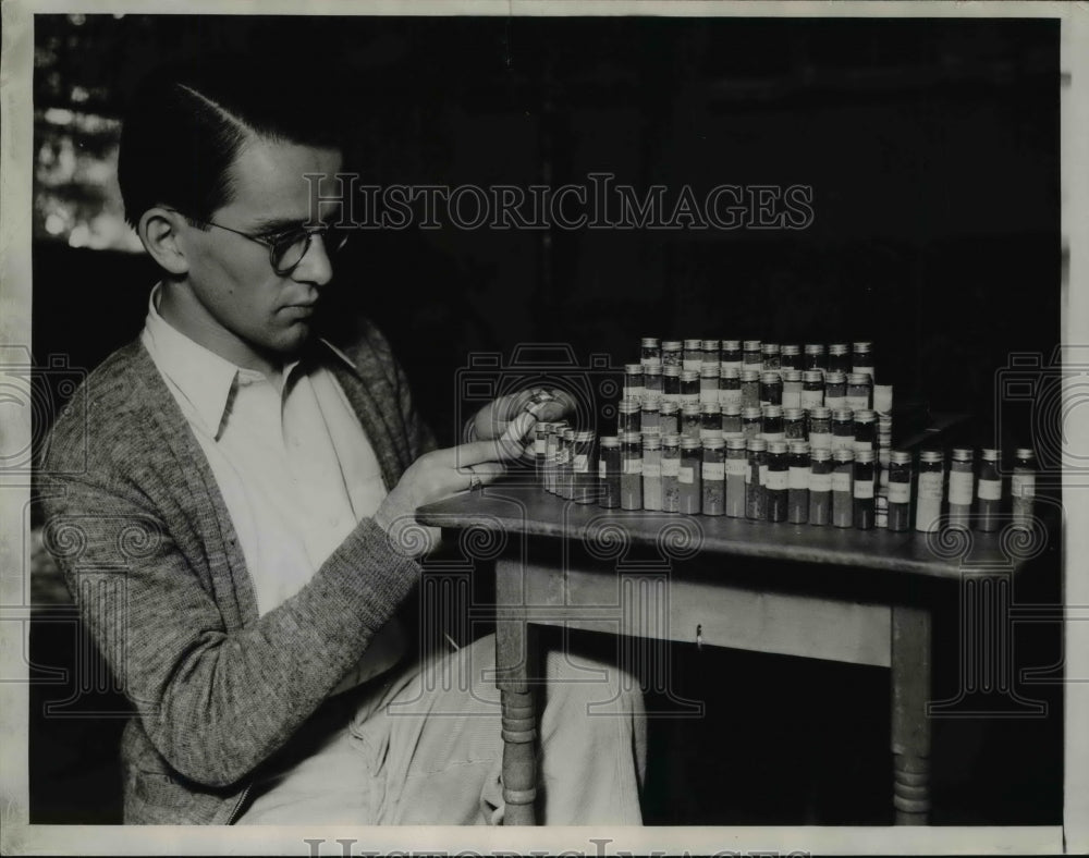 1935 Press Photo College Student Calvin Roll w Collection of Soil Samples