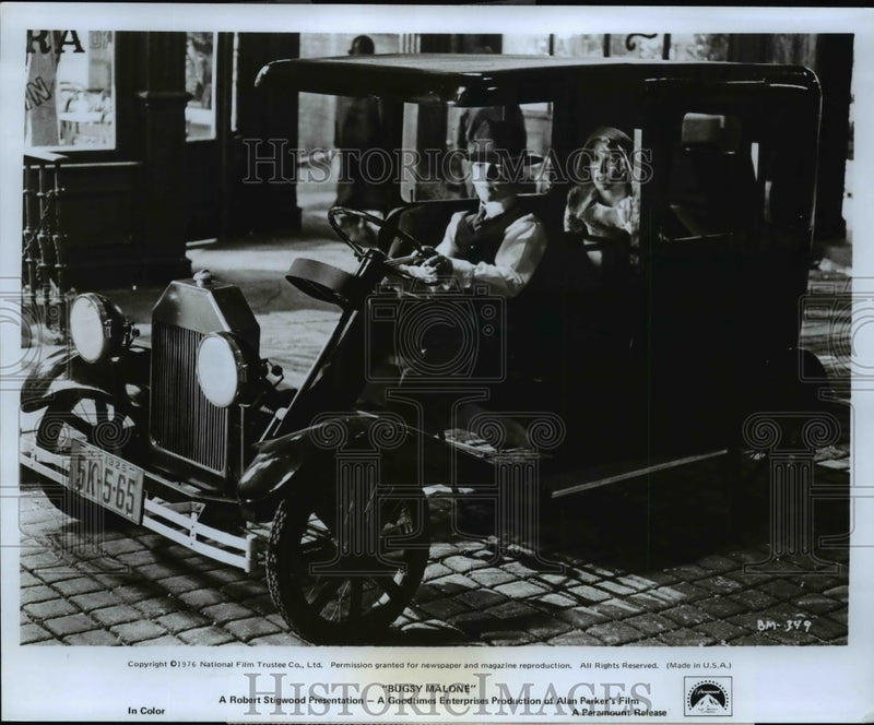 Load image into Gallery viewer, 1976 Press Photo Actors Scott Baio, Florrie Dugger in Movie "Bugsy Malone"
