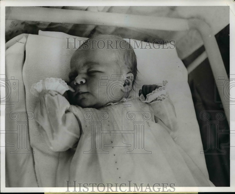 Load image into Gallery viewer, 1967 Press Photo Newborn King Willem-Alexander of Netherlands - ney12247

