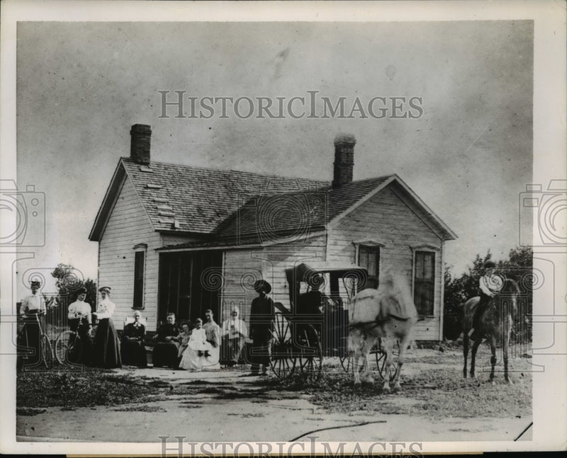 Load image into Gallery viewer, 1941 Press Photo Boyhood Home of W. Lee "Pappy" O'Daniel in Arlington, Kansas
