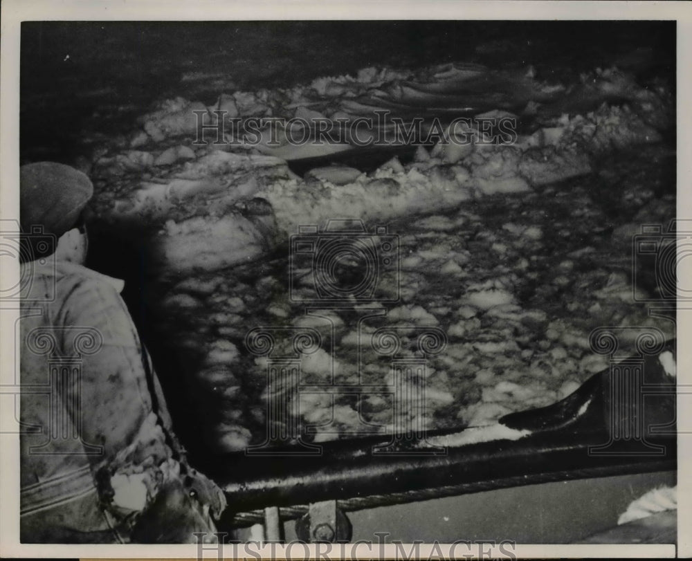 1954 Press Photo Turkish Sailor Looking Out Over Frozen Waves, Bosphorus Straits