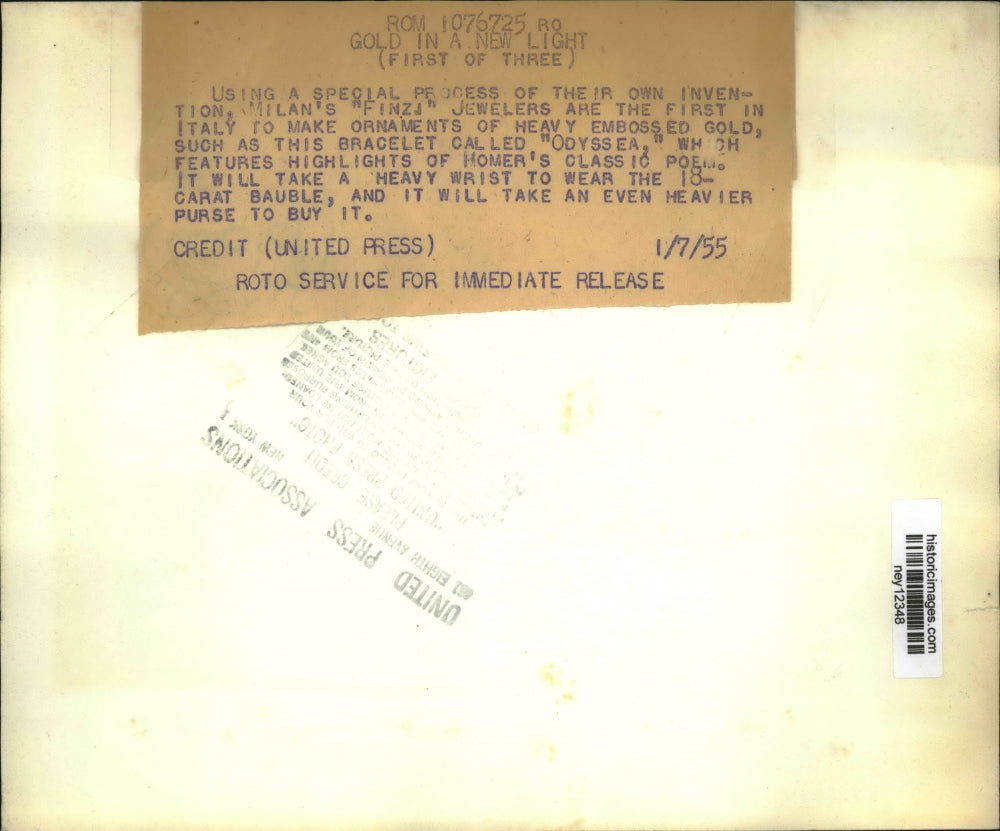 1955 Press Photo 18-Carat Bracelet Called "Odyssea" by Finzi Jewelers, Milan