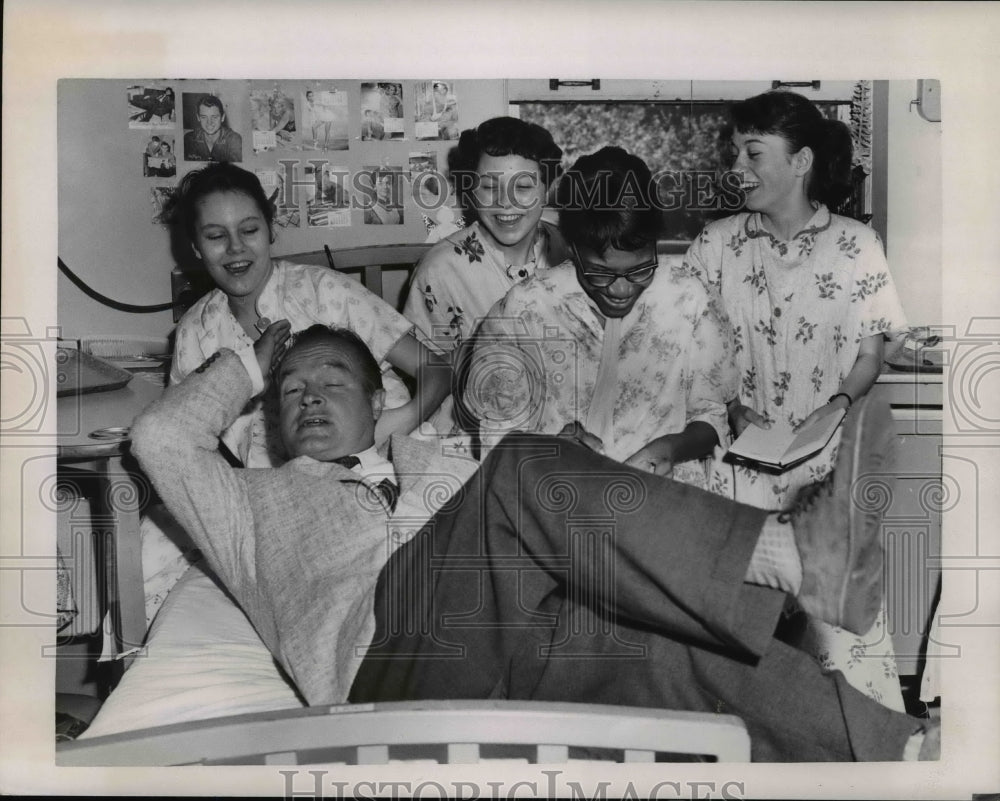 Press Photo Comedian Bob Hope with Children - ney12448