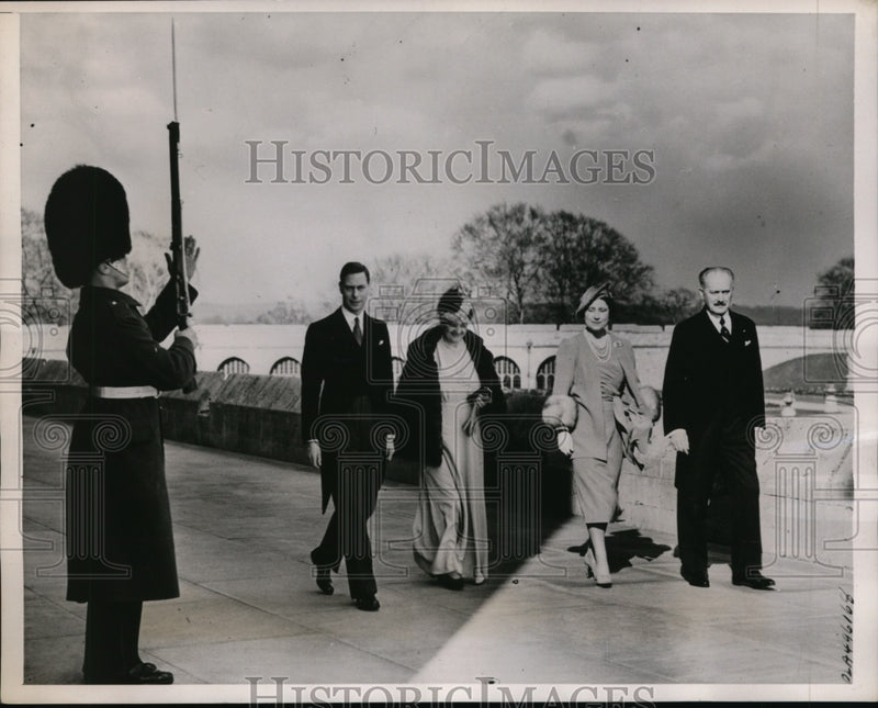 Load image into Gallery viewer, 1939 Press Photo President Albert Lebrun Visits King and Queen at Windsor Castle
