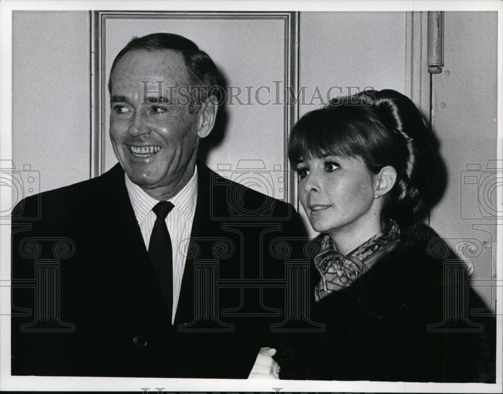 1965 Press Photo Actor Henry Fonda, Wife Shirlee Adams Leaving Morosco Theater