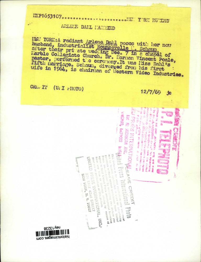 1969 Press Photo Arlene Dahl Poses With Her Husband Rounsevelle Schaun