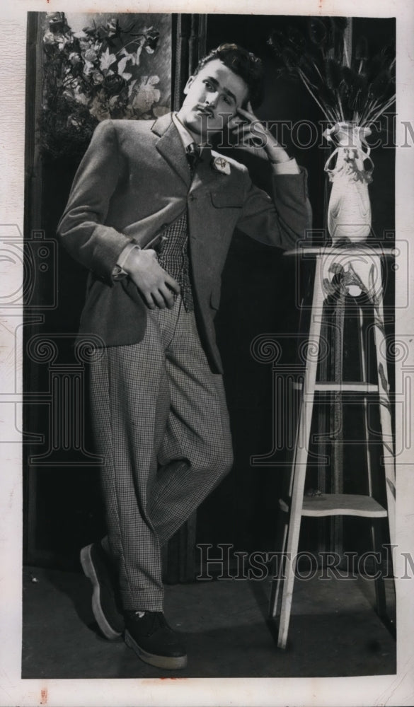 1948 Press Photo High Buttoning Jacket Worn in Paris France - ney13868