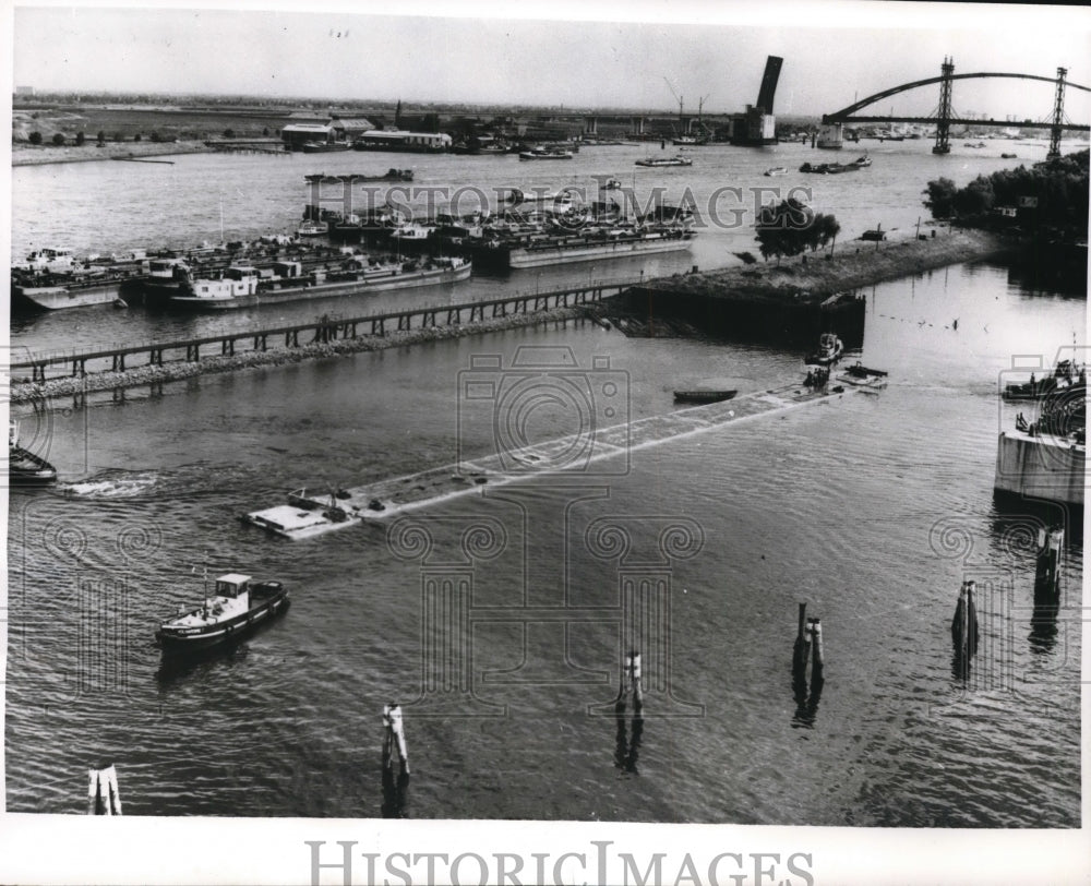 1968 Press Photo Subway Tunnel Towed into Nieuwe Mass River, Rotterdam England