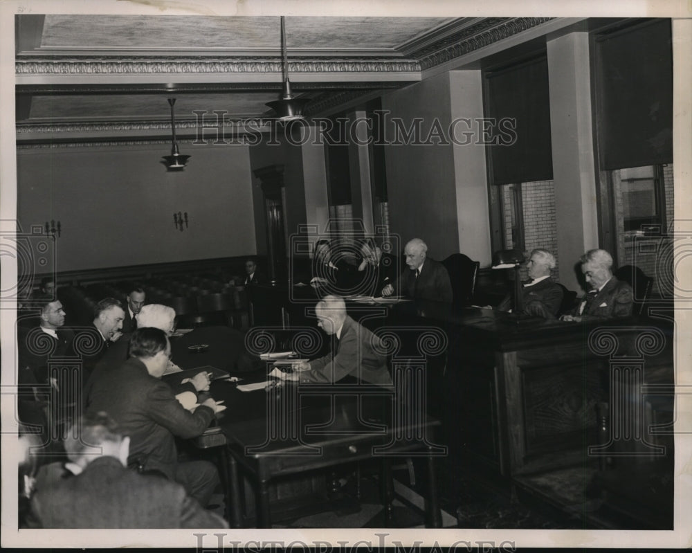 1939 Press Photo Utility heads questioned on possible shortages in coal crisis