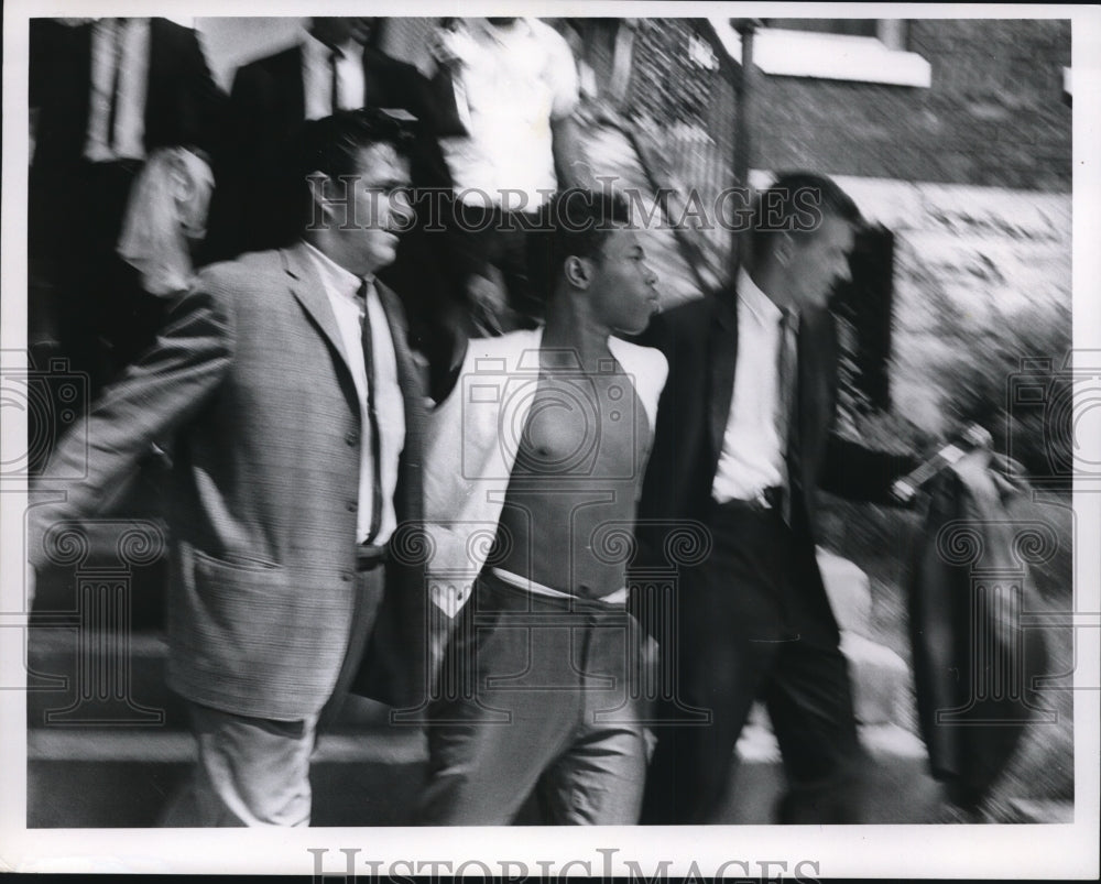 1966 Press Photo Julian Wilson Captured in Bank Robbery - ney14616