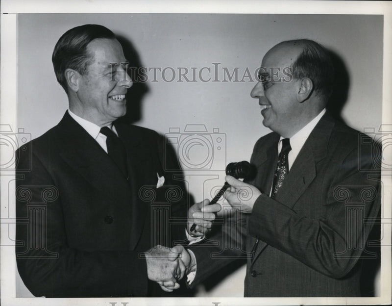 Load image into Gallery viewer, 1949 Press Photo Claude Adams Putnam Accepts Gavel after Elected NAM President
