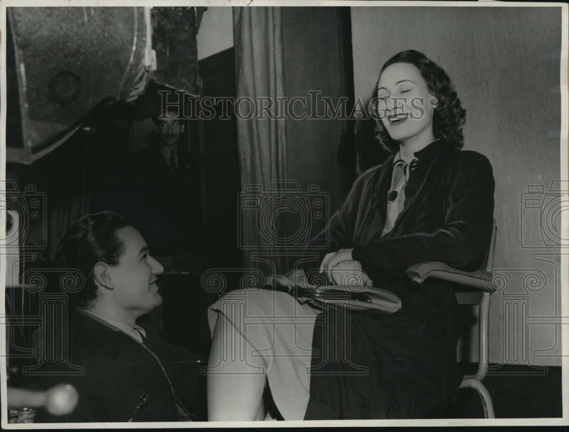 Load image into Gallery viewer, 1939 Press Photo Students Rehearsing at Italy Movie School - ney15311
