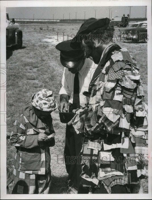 Press Photo Circus Clowns & Band Man - ney15506