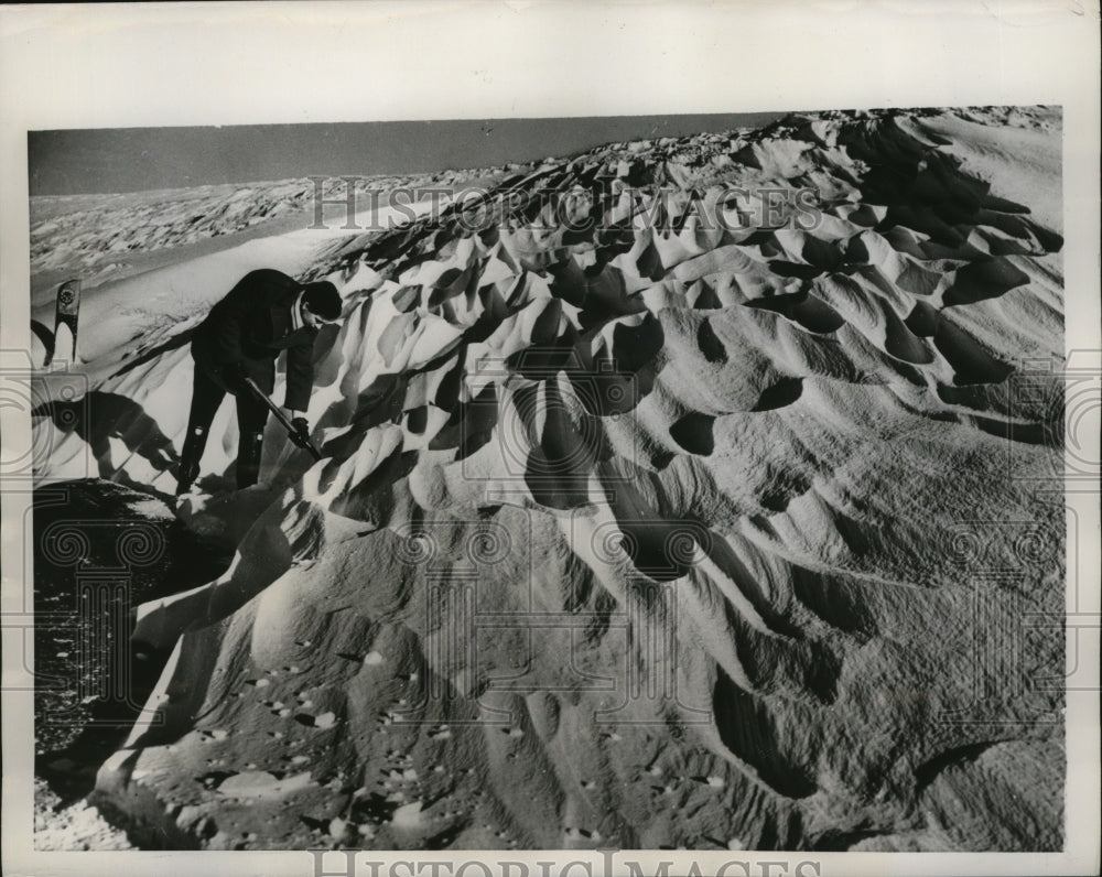 1955 Press Photo Dunes with Snow Near Oldham England - ney16084