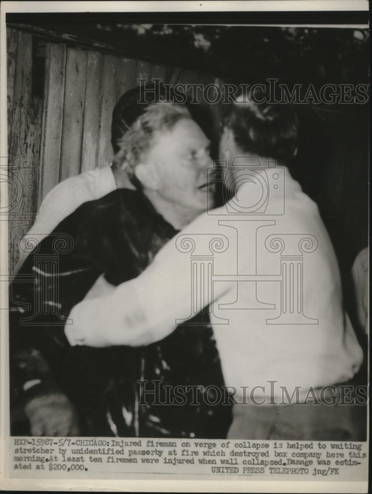 1952 Press Photo Injured Firefighter at Box Company Fire in Chicago - ney16239