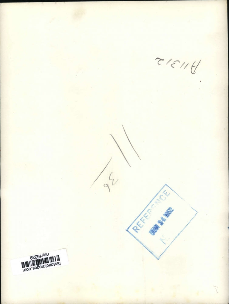 1952 Press Photo Injured Firefighter at Box Company Fire in Chicago - ney16239