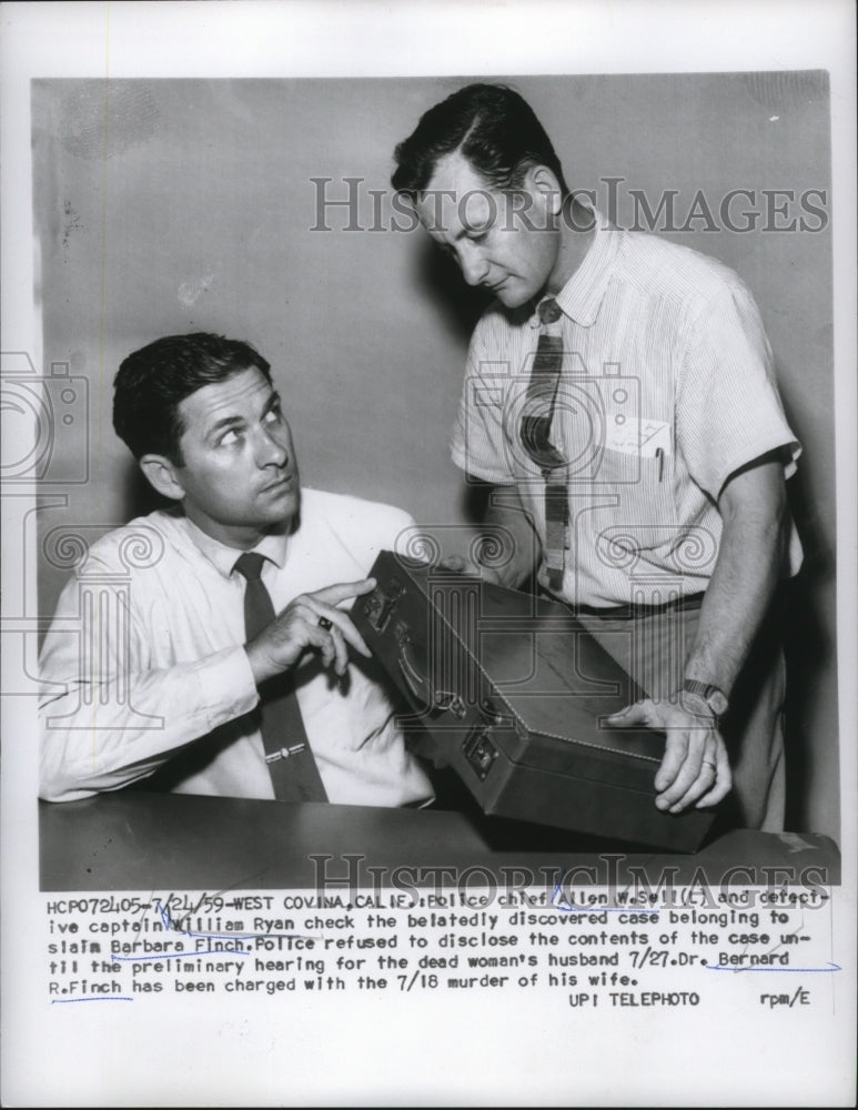 1959 Press Photo California Police Inspect Murder Victim Barbara Finch's Case