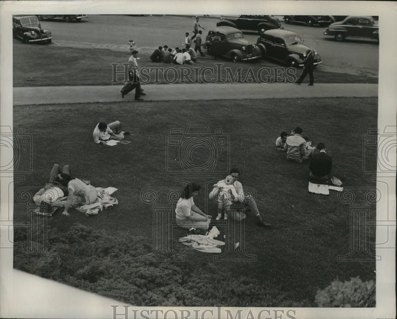 Load image into Gallery viewer, 1948 Press Photo Students Resting on University of California Lawn - ney16577
