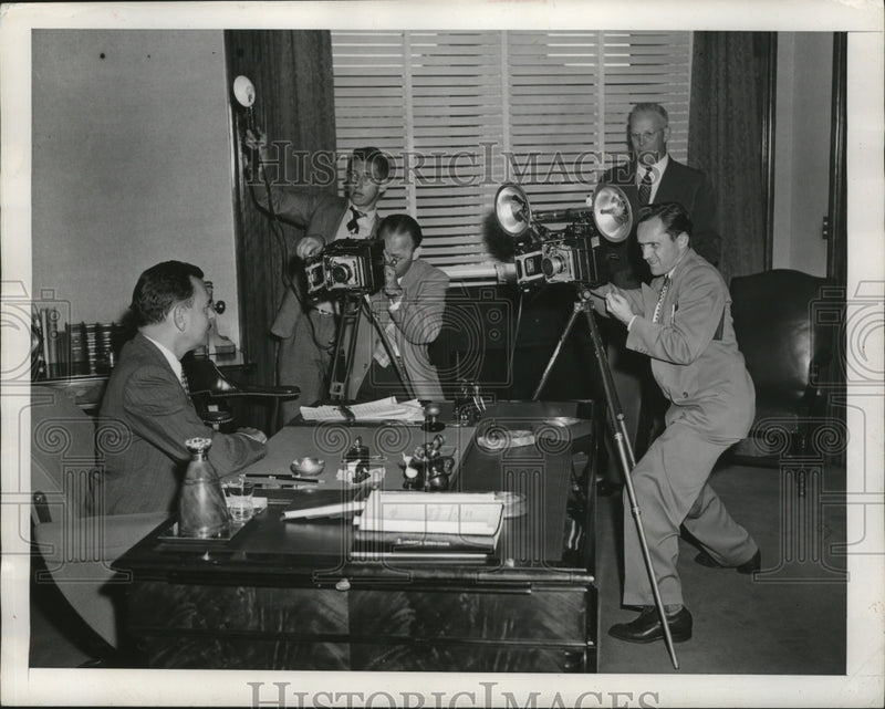 Load image into Gallery viewer, 1948 Press Photo Governor Dewey, Joe Pagelow, Don Phelan &amp; Governor Warren
