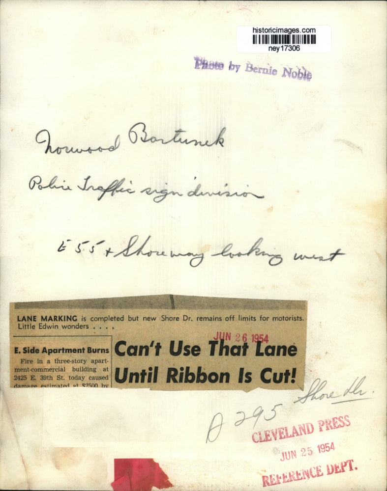 1954 Press Photo Norwood Bartunek Police Traffic Sign Division on Shoreway