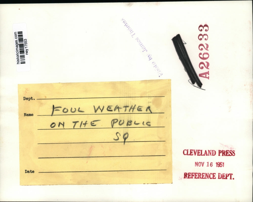 1951 Press Photo Rainy Weather on Busy Ohio Street - ney17553