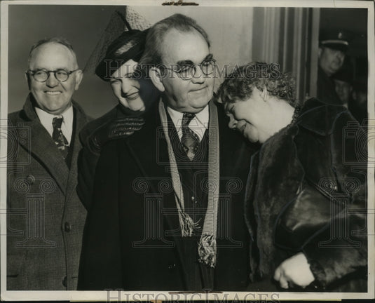 1939 Press Photo Tom Mooney Reunited with Family Leaving San Quentin Prison