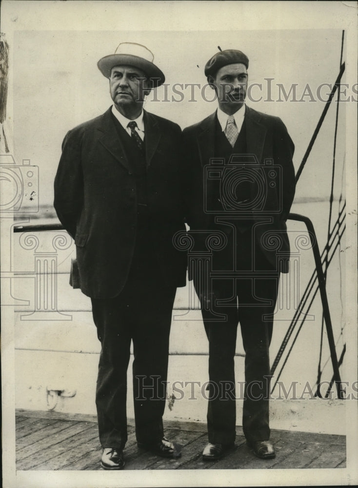 1933 Press Photo Harlan Stone and Dr. M.H. Stone Disembark Liner Santa Teresa