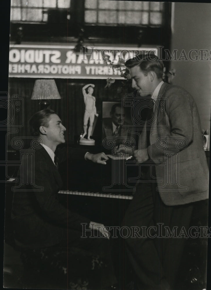 1938 Press Photo Two Men at Piano - ney19001