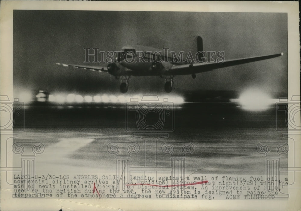 1949 Press Photo Plane Landing at Los Angeles Municipal Airport - ney19339
