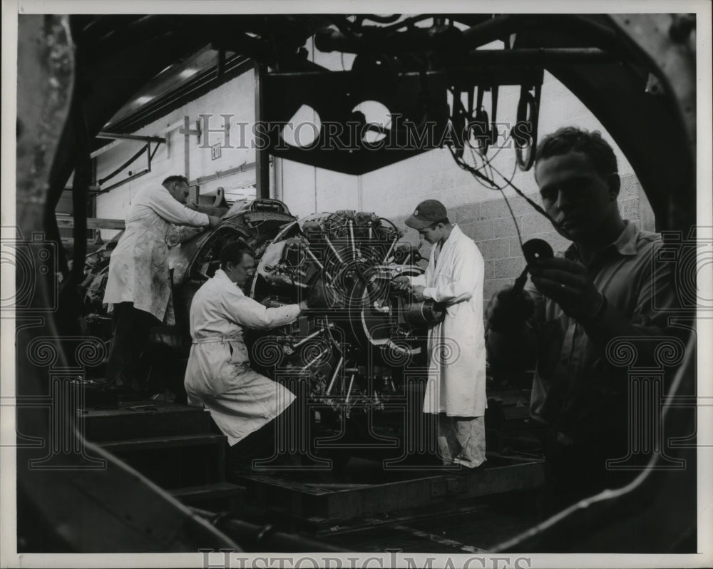 1948 Press Photo Airplane Engines Overhauled at McArthur Airfield, Long Island