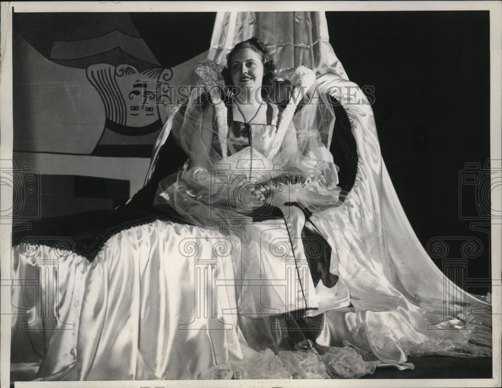 1938 Press Photo Actress Alice George as Princess in "Sleeping Beauty" Play