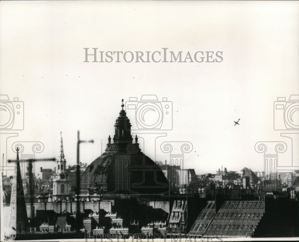 1965 Press Photo Nazi "Robot Plane" Flying over London - ney20102