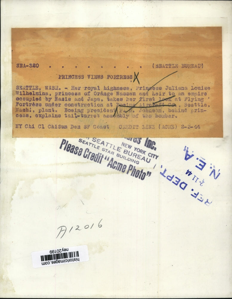 1944 Press Photo Princess Juliana Louise Wilhelmina Viewing Superfortress Plane