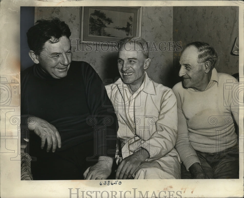 1942 Press Photo Tanker Pan-Massachusetts Submarine Torpedo Survivors