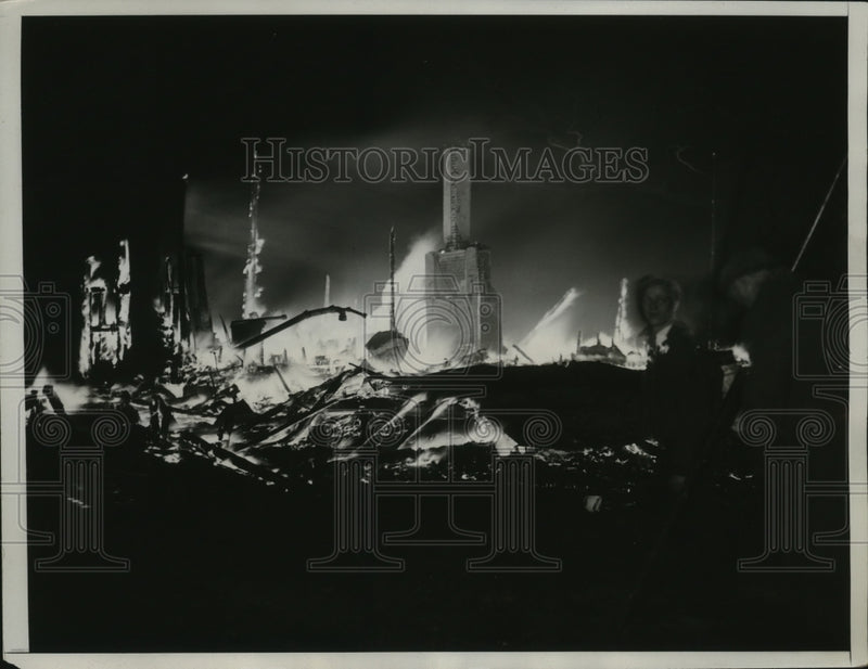 Load image into Gallery viewer, 1934 Press Photo Shields Estate Home Destroyed by Fire, Deer Park, Long Island
