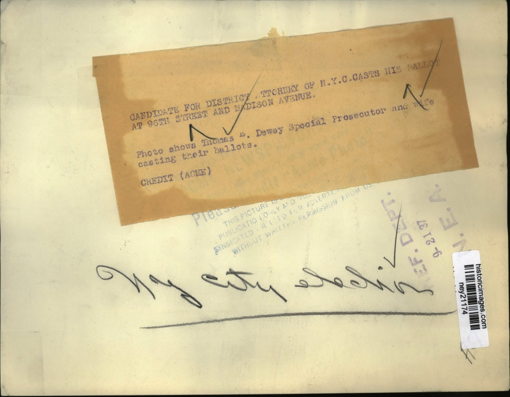 1937 Press Photo Thomas E. Dewey & Wife Voting in New York City Election