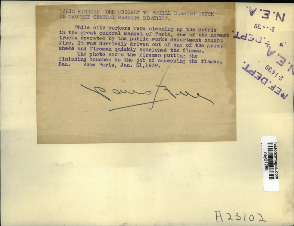 1939 Press Photo Firefighters at Scene of Paris Central Market, France