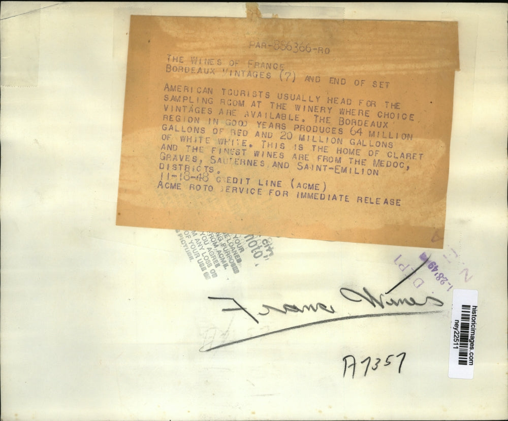 1948 Press Photo American Tourists Sampling French Bordeaux Wine - ney22511