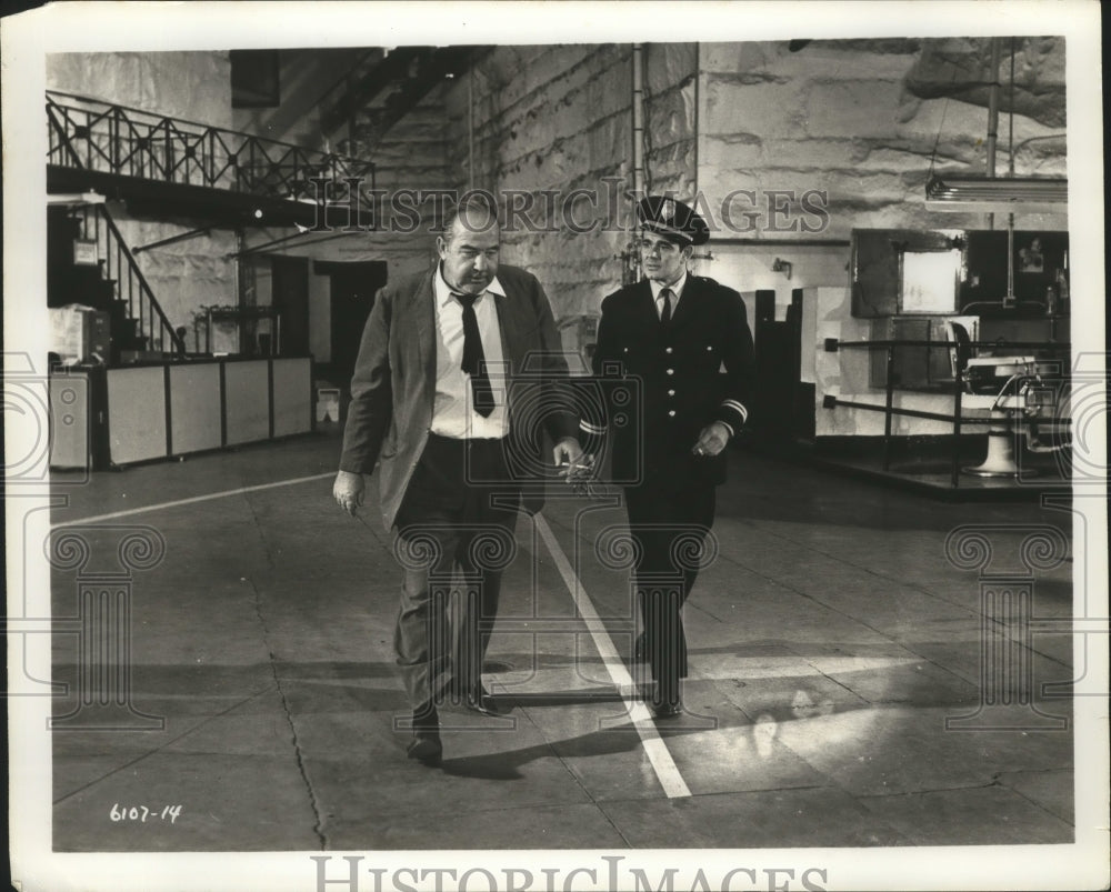 1962 Press Photo Stuart Whitman &amp; Broderick Crawford in &quot;Convicts 4&quot; - ney22561- Historic Images