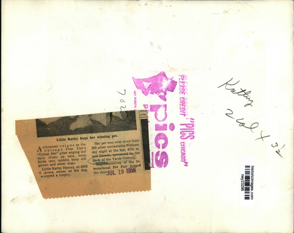 1956 Press Photo Little Kathy Hamaj hugs her winning pet at Chicago Free Fair