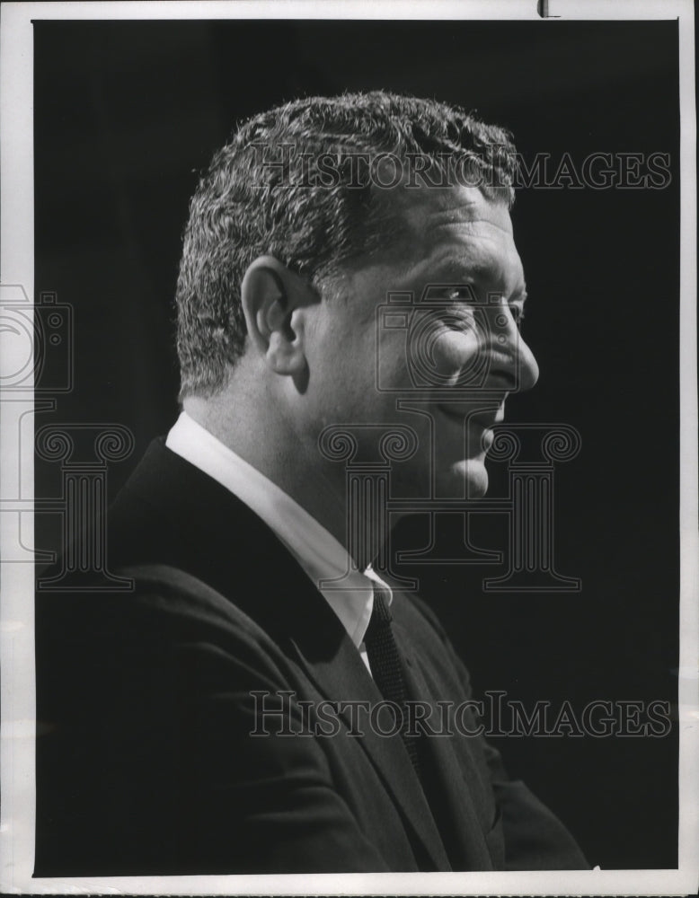 Load image into Gallery viewer, 1963 Press Photo Producer David Susskind on "Du Pont Show of the Week' NBC

