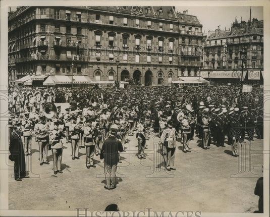 1935 Press Photo Fetes de Paris Bands at Hotel de Ville, Paris, France- Historic Images
