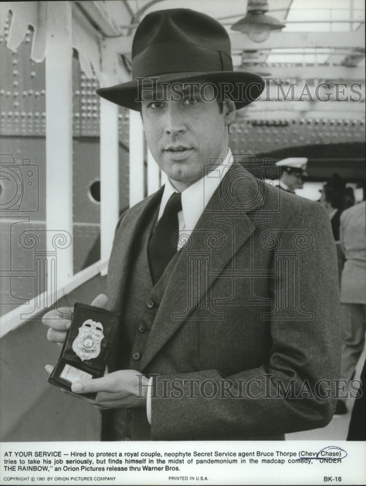 1981 Press Photo Actor Chevy Chase in "Under the Rainbow" Movie - ney23922- Historic Images